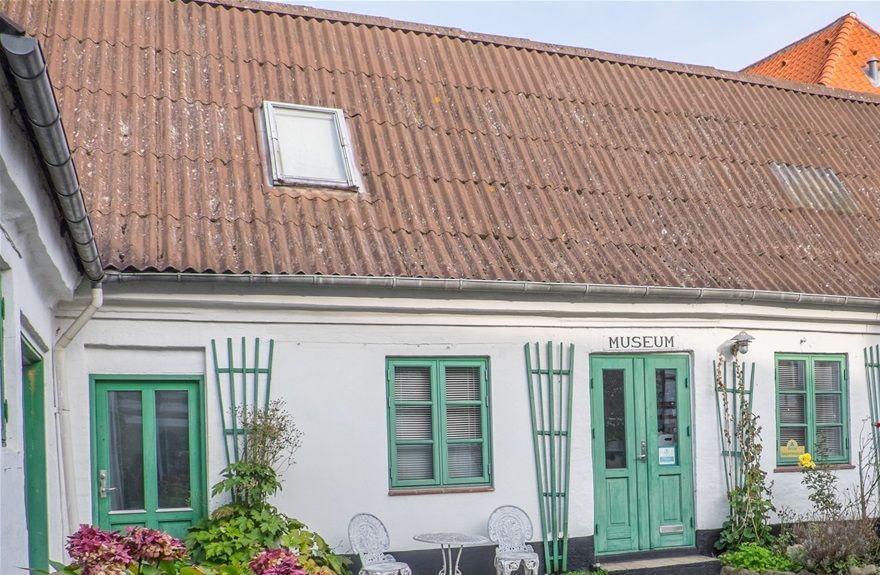 Spejdermuseet har en righoldig samling og udstilling om aktiviteterne hos KFUK-spejderne i Danmark fra 1919 og frem til i dag.