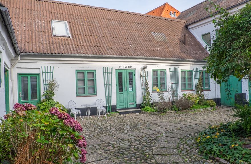 Spejdermuseet har en righoldig samling og udstilling om aktiviteterne hos KFUK-spejderne i Danmark fra 1919 og frem til i dag.